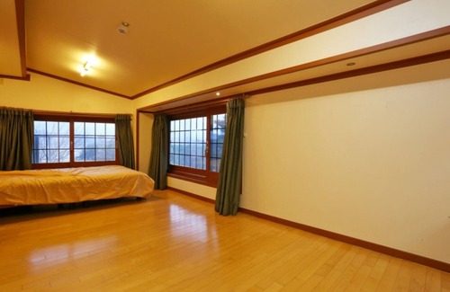 Gangsang House | Yangpyeong Gureume Dalgadeusi Pension