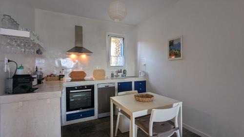 Lavreotiki Apartment | Yanna & Peri Aegean Breeze Retreat