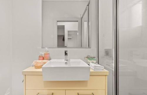 Rapid Creek Apartment | Yanti at Nightcliff - Foreshore - Pool - Shops & Cafe