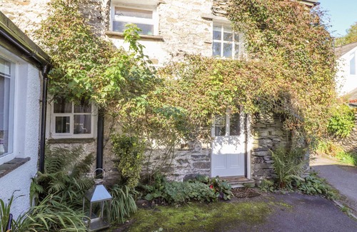 Troutbeck Cottage | YANWAY COTTAGE, pet friendly, with open fire in Troutbeck Bridge