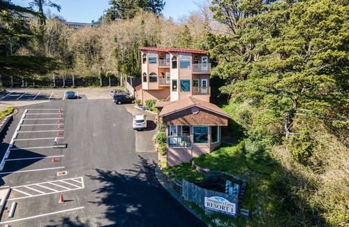 Historic Bayfront Condo | Yaquina Bay Views! Restaurants, Shops, Walk to Everything!