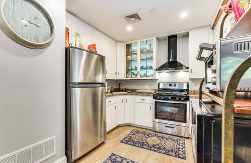 Redding Ridge Cottage | Yard w/Games: Cottage 2 Mi to Saugatuck Reservoir