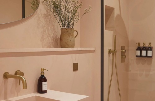 Ballycastle Apartment | Yarn - Milo is a spacious luxury suite king size bed, bathroom & living/kitchen