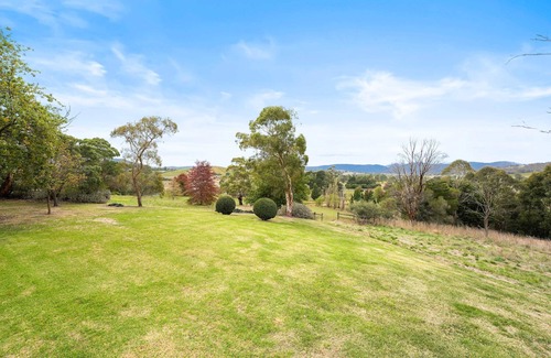 Dixons Creek House | Yarra Valley 2BR Lux Vineyard Retreat
