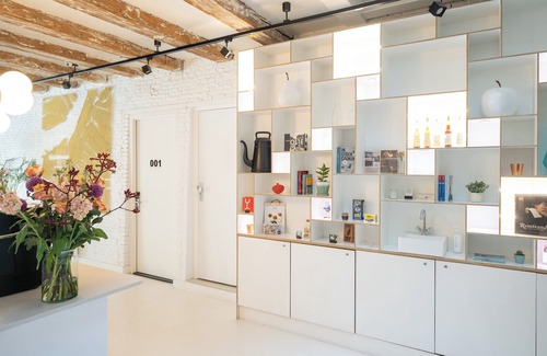 Spaarndammer en Zeeheldenbuurt Apartment | YAYS Amsterdam Salthouse Canal by Numa