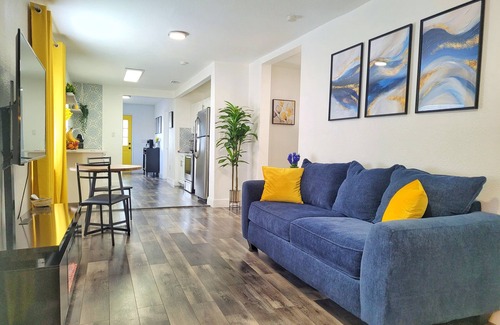 Ybor City House | Ybor Vibes in Ybor Heights! Stylish 2B/2B House close to Ybor City and Downtown!