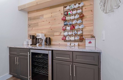 Breckenridge Heights House | Ydalir Haus - Lux 6BR Pets, w/Hot Tub & Game Room