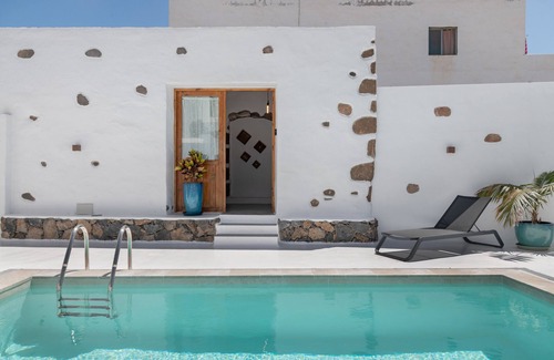 Tabayesco Apartment | 'Ye' Holidays with Shared Pool, Shared Terrace, and Wi-Fi