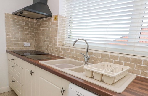 Buckton Cottage | YE OLD ROCKET HOUSE, pet friendly, with a garden in Flamborough