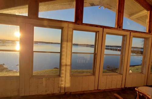 West Swanton House | Year-Round: Amazing Sunrises, 150ft Shore, Private Boat Launch/Dock, Hot Fishing