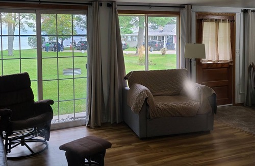 Shawano House | Year round Lake front home, Close to County Park, Golfing, Casino,