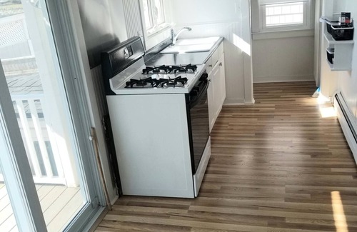 Portsmouth Cottage | Year-round Newly Renovated Waterfront Cottage on Blue Bill Cove. Fall Specials!