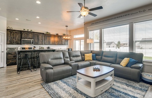 Iona House | Year-Round Outdoor Fun: Spacious Retreat in Iona