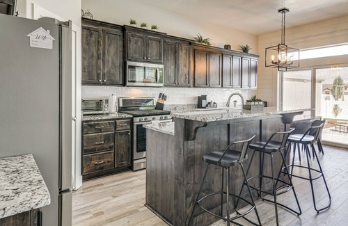 Iona House | Year-Round Outdoor Fun: Spacious Retreat in Iona