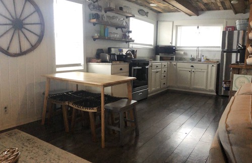 Chautauqua Cottage | Year-Round Renovated Lakefront Cottage & Pet Friendly!