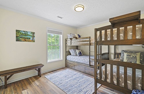 West Jefferson House | Year-Round Views of Mt Jefferson and New River - Dog friendly!