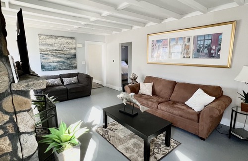 Clinton House | Year-Round Waterview 4 Beds, 2 Baths, Sleeps 13 with Linens & Towels Included