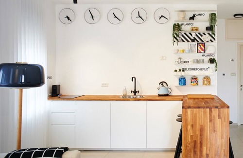 Nachlaot Apartment | Yehuda Market Suite - One Bedroom Apartment, Sleeps 4