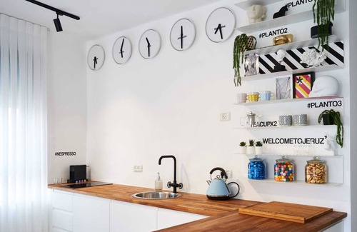 Nachlaot Apartment | Yehuda Market Suite - One Bedroom Apartment, Sleeps 4