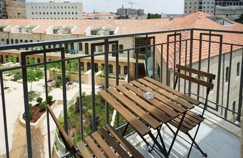 Nachlaot Apartment | Yehuda Market Suite - One Bedroom Apartment, Sleeps 4