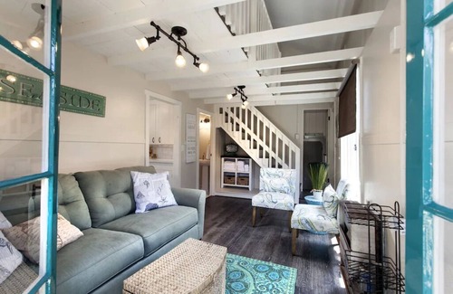 Laguna Beach Cottage | Yellow Beach House 500' to the Waves- Electric Car Charger!
