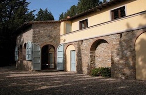 Barberino Tavarnelle Villa | Yellow House Country Villa in Chianti Classico