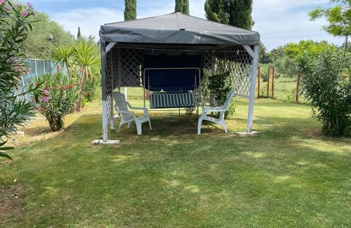 Principina Terra Villa | YELLOW HOUSE-GRACEFUL COTTAGE WITH POOL AND GARDEN 6 MINU.MAREA
