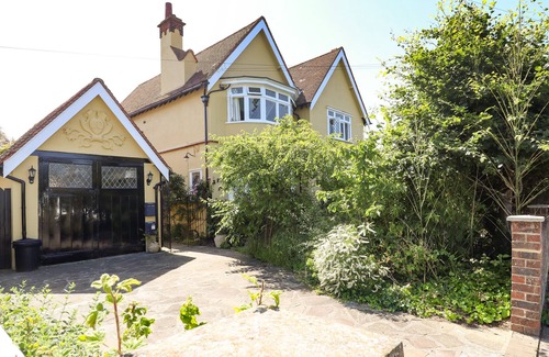 Frinton-on-Sea Cottage | Yellow House on the Corner
