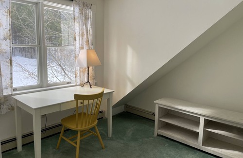 West Woodstock House | Yellow House on the Hill, 21 Acres, Views, Woodstock Getaway, Dog-friendly