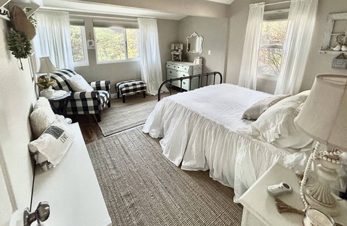 Julian Cottage | Yellow Kettle Cottage