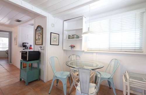 Siesta Key Village Cottage | Yellow Palm Cottage steps from the beach