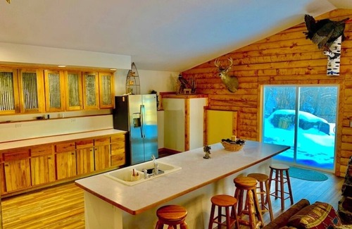Linton Cabin | Yellow River Lodge 6-bedroom cabin w/Pool &Hot Tub & Pool Table