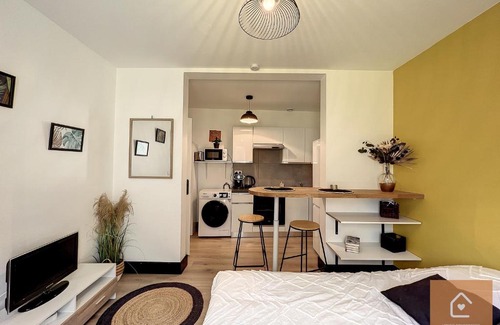 Chatellerault Apartment | Yellow Studio - Arrivée Autonome