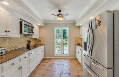 Cullman House | Yellowhammer Hill: 5 BR, 3.5 BA in Cullman, Sleeps 17
