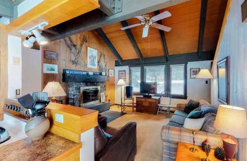 Big Sky Meadow Village Apartment | Yellowstone 28B