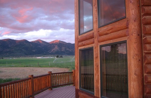 Freedom Cabin | Yellowstone, Grand Teton, Fish, Ski, Parks, Pets, Bike, Fire Pit,