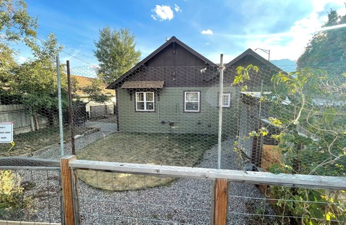 Gardiner House | Yellowstone is open! Stay with park views: 2-bedroom house, WiFi, Gardiner, MT