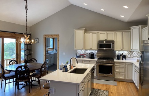 Emigrant House | Yellowstone River Frontage Vacation Rental near Yellowstone Park!
