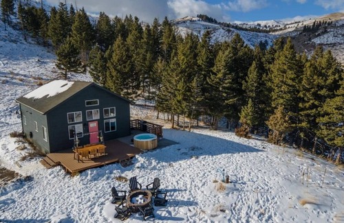 Emigrant Cabin | Yellowstone Sky Cabin