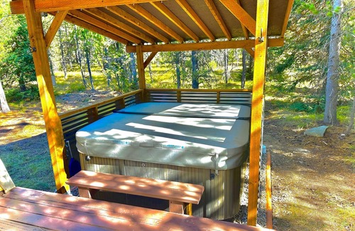Island Park Cabin | Yellowstone Themed * Sleeps 8+ * WIFI * 1hr to Yellowstone