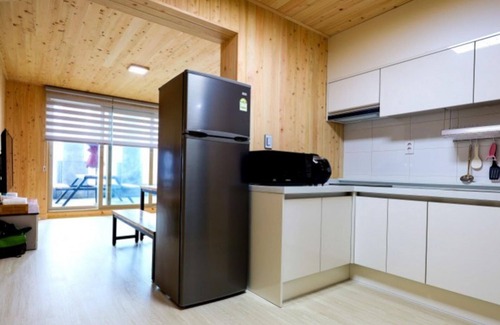 Yeongdeok House | Yeongdeok Hyanguiteo Pension