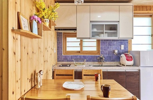 Yeongdeok House | Yeongdeok Hyanguiteo Pension