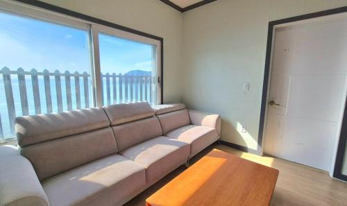 Suwon House | Yeongheungdo Haevichi Pension