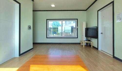 Suwon House | Yeongheungdo Haevichi Pension