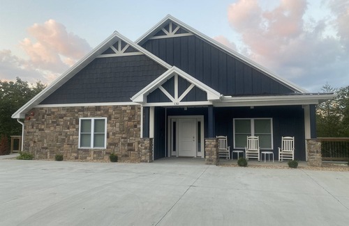 Branson House | YEP💦HOTTUB 🔥FIREPIT🎱POOLTABLE🎯INTOWN🎸SHOWS🎡FUN❤️LUV