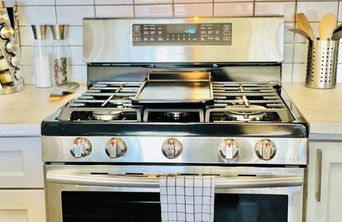 Incline Village Apartment | Yes, We Have AC – Unlike Most Tahoe Rentals! Remodeled 2 BR/2 BA W/3 Queen & 3 T
