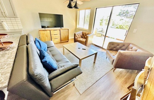 Incline Village Apartment | Yes, We Have AC – Unlike Most Tahoe Rentals! Remodeled 2 BR/2 BA W/3 Queen & 3 T