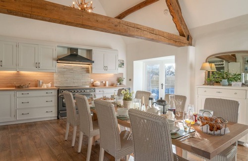 Longborough Cottage | Yew Tree Cottage - sleeps 8 guests in 4 bedrooms