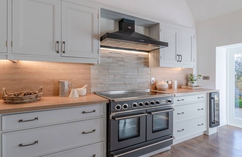 Longborough Cottage | Yew Tree Cottage - sleeps 8 guests in 4 bedrooms