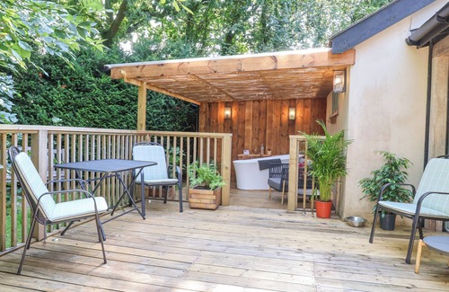 Woodbridge Cottage | YEW TREE FARM STABLE, WORLINGWORTH, pet friendly in Framlingham